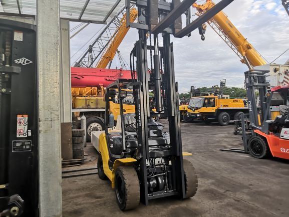 رافعة شوكية ديزل Komatsu FD30 3ton forklift